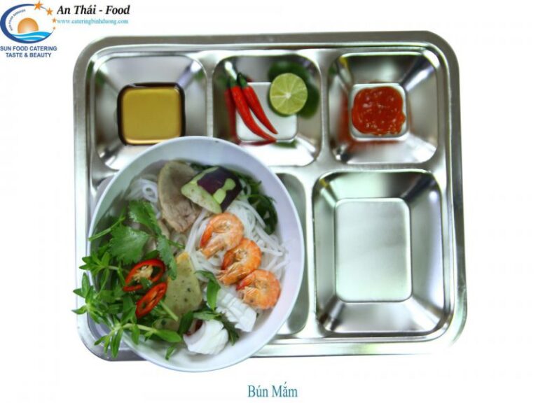 Món Bún Mắm được biên chế trong suất ăn công nghiệp của An Thái